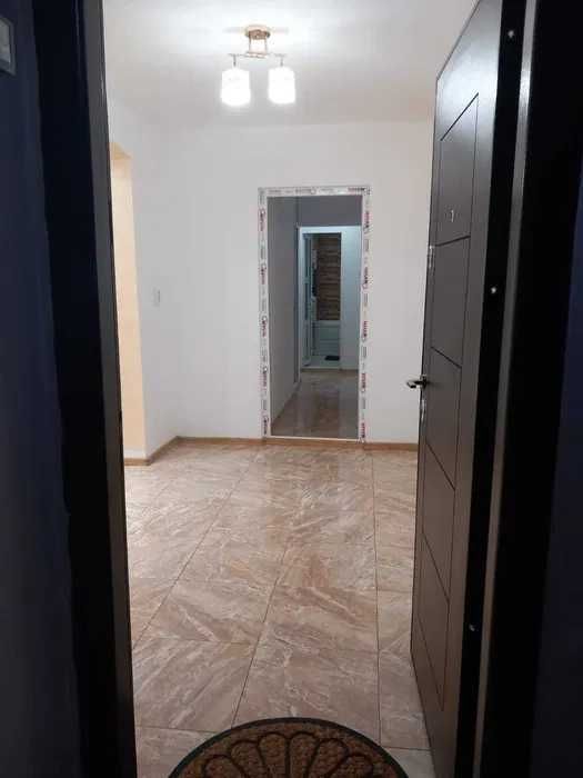 Vând apartament 3 camere