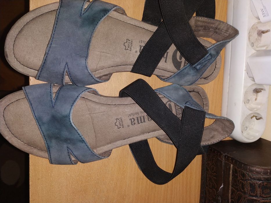 Vând sandale piele naturala și slapi