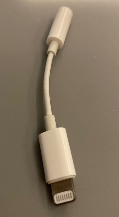 Адаптер Apple Lightning към 3.5 mm аудио жак