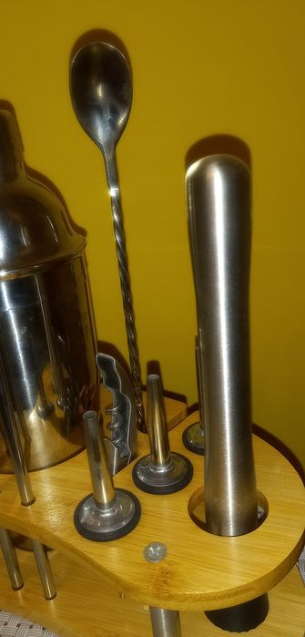 Шейкър/сет за бармани с книга за коктейли