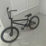 Велосипед чёрный BMX