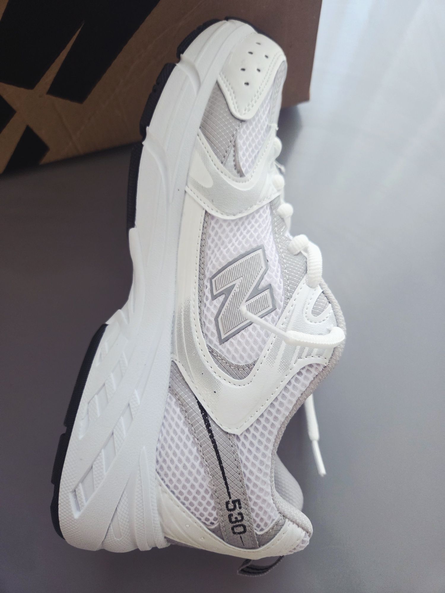 Adidașii New Balance 530