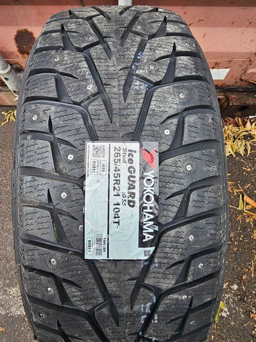 Новые зимние шины с шипами 265 45 R21 yokohama  li9
