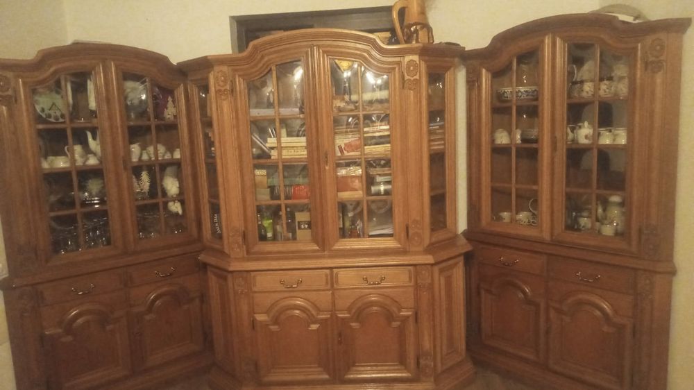 vitrina lemn  cuier birou