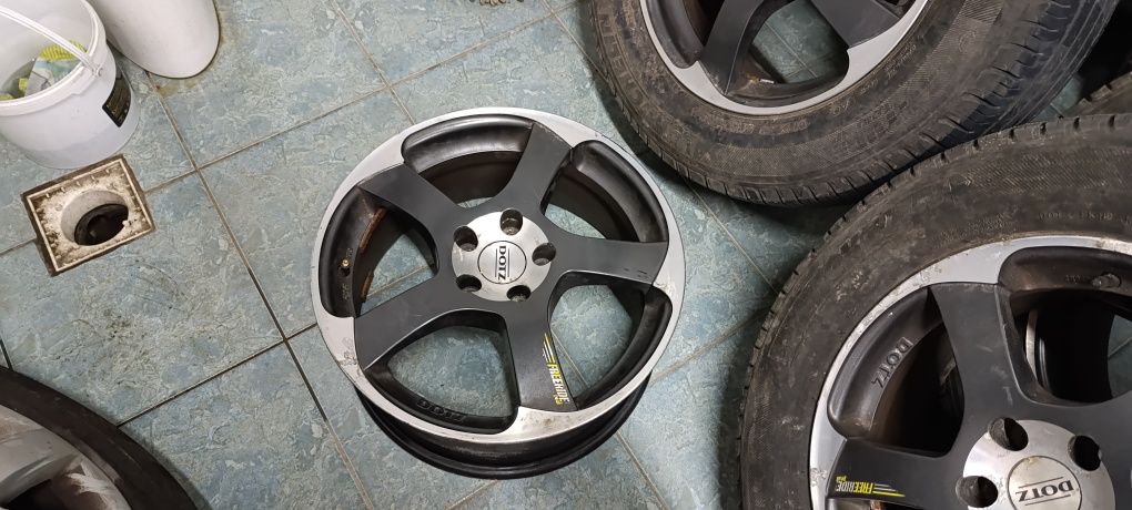 Vând jante aliaj dotz 5x108 pe r17