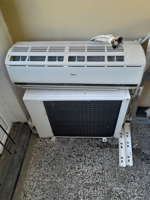Продавам климатик Мидеа 12.