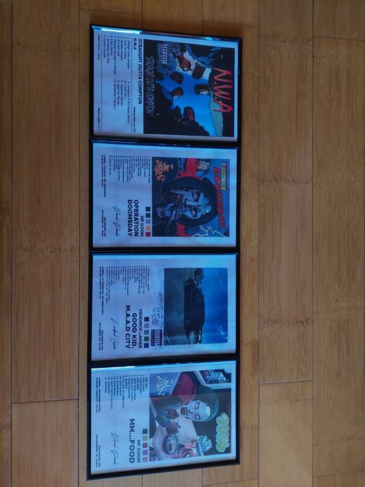 Vând tablouri cu albume de colecție