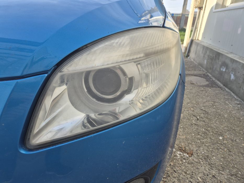 Far skoda roomster cu lupa