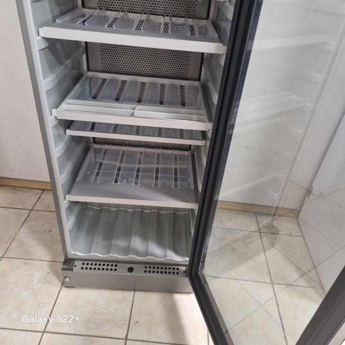 Охладител за вино SIEMENS KS38WA40/iQ700