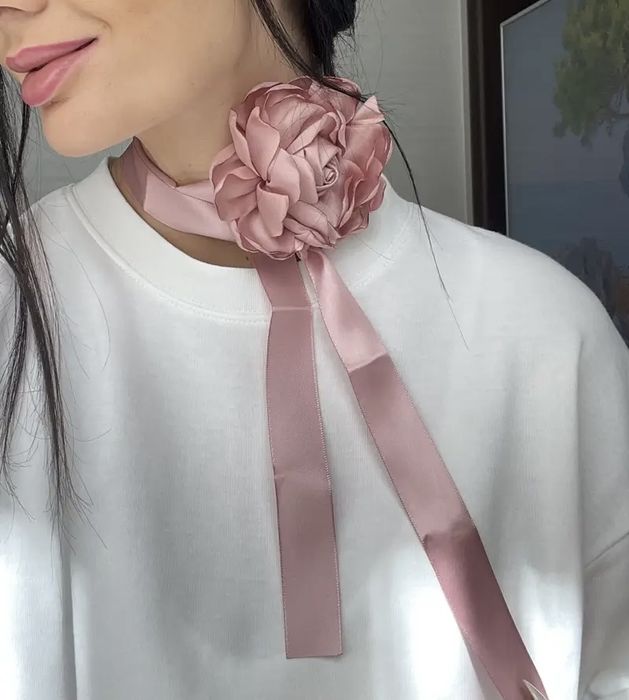 Луксозни чокъри с  рози в различни цветове