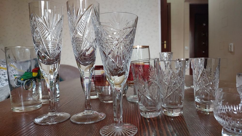 Продам хрустальные рюмки и фужеры ,стаканы  для добора.