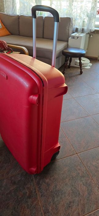 Голям твърд куфар Самсонайт с две колела