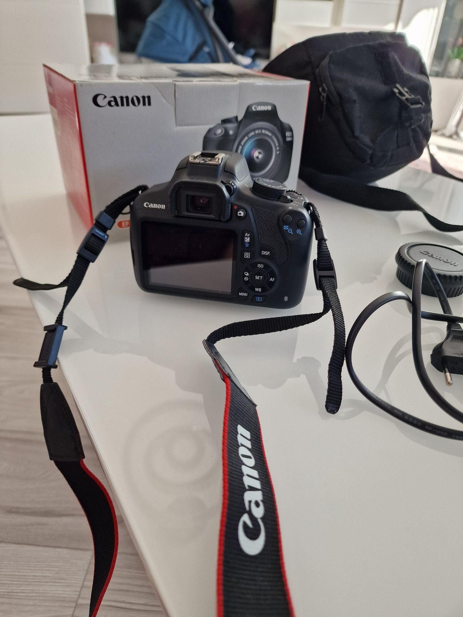 Canon EOS 1200D 18MP , Blake + Obiectiv EF-S 18-15mm III