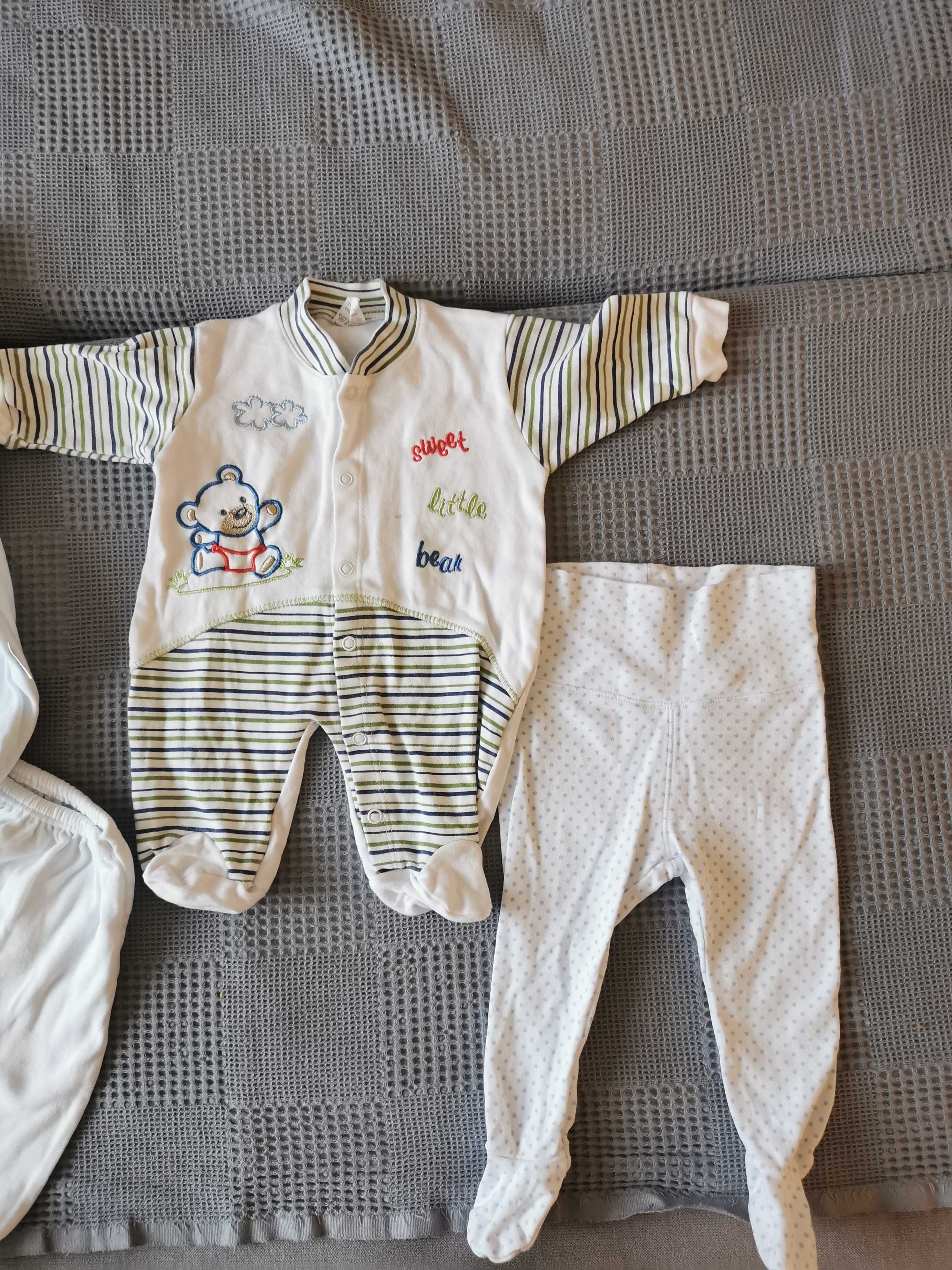 Лот бебешки дрехи 0-3 месеца + подарък
