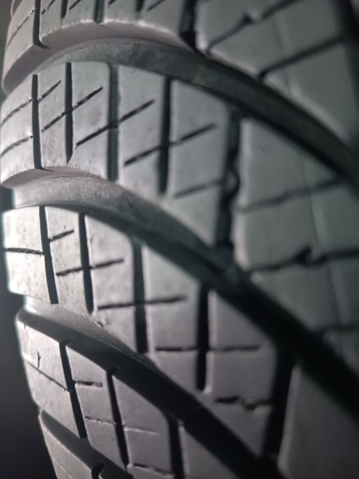 225/55/17 Goodyear Дот 1221