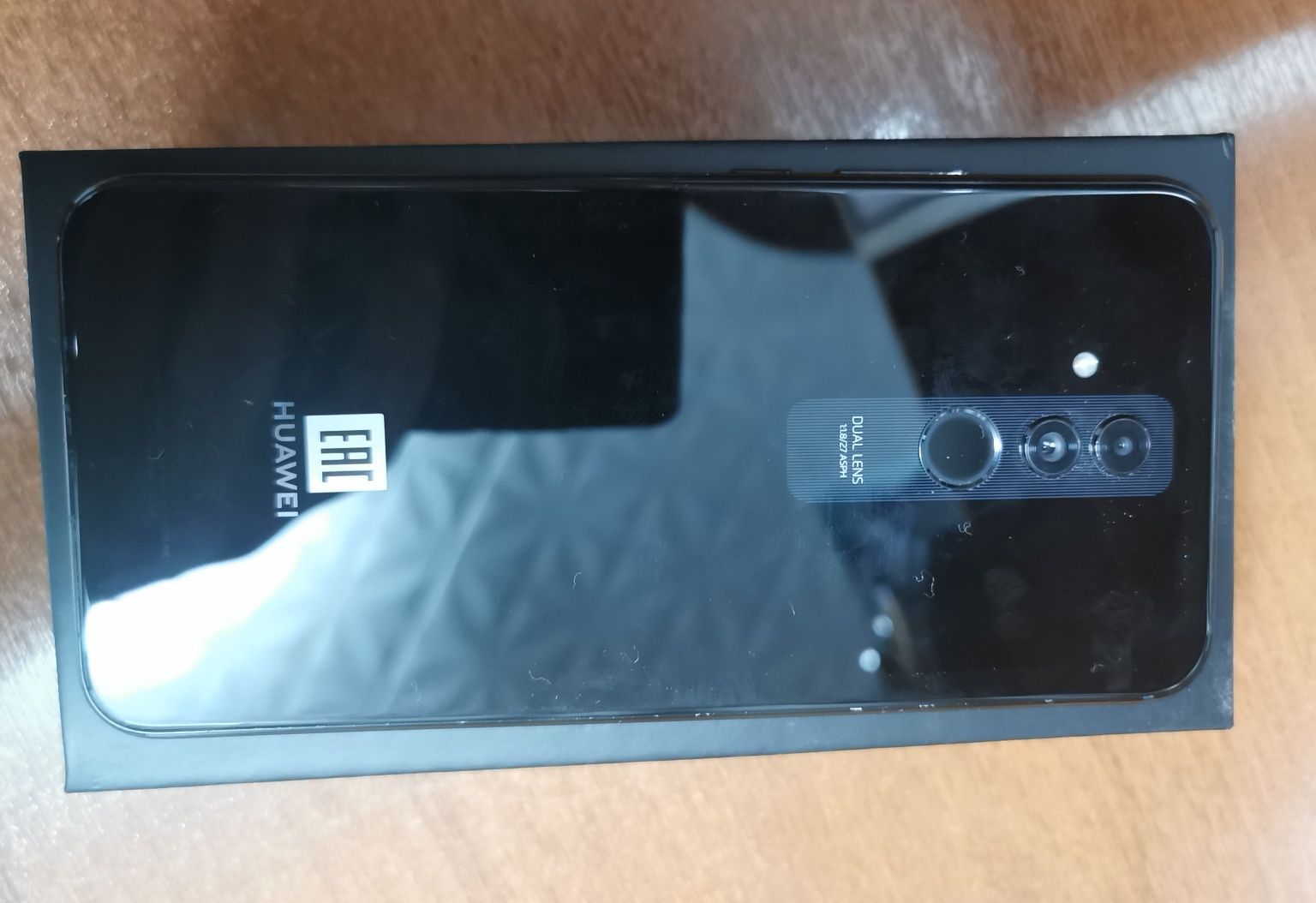 Смартфон Huawei Mate 20 light