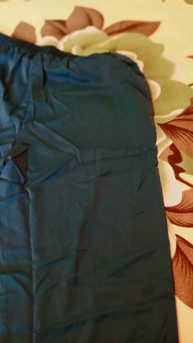 Pantaloni  F.super cu model jos Noi