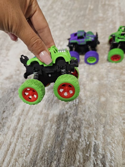 Mașinuțe monster truck -set
