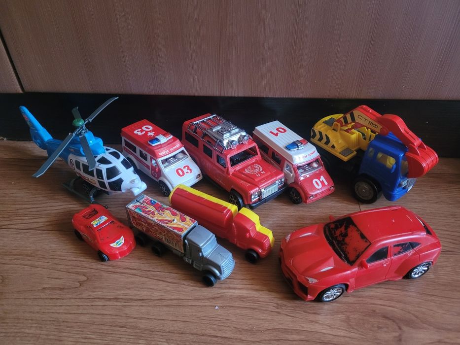 Игрушки машинки .