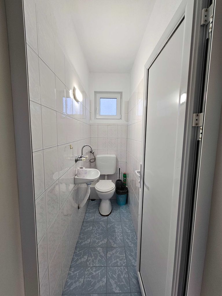 Дава се под наем Тристаен апартамент в Варна, Център - 85 кв.м за 433.5 € - Снимка #4