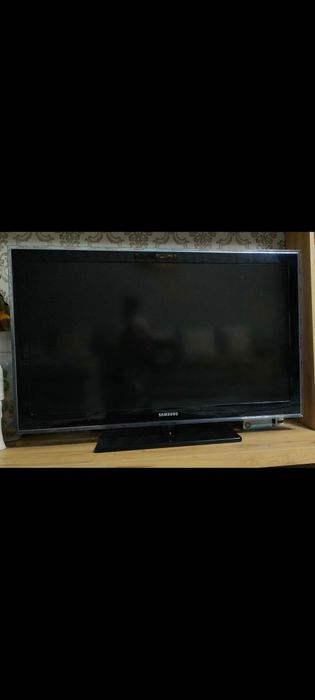 Продам телевизор Самсунг 102 см
