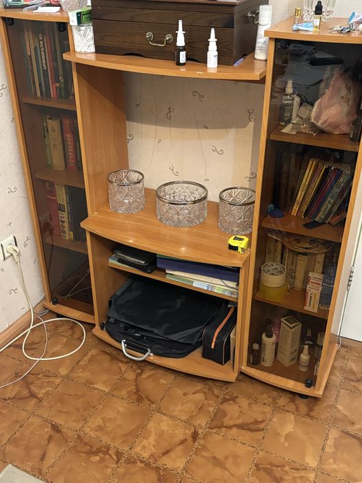 Продам 2 в 1 (книжный шкаф+подставка под телевизор)