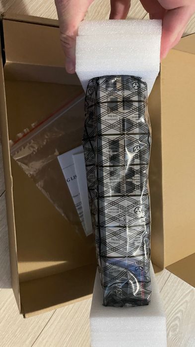 Switch cu 8 porturi Hikvision DS-3E2310P