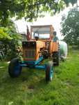 Vând tractor 650 cu combinator si plug