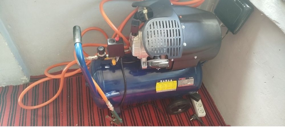 Compresor Stern CO3050A, 3 CP, 50 l, 8 bar, 350 l/min, cu ulei