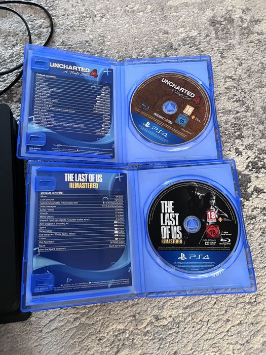 Vand Playstation 4 cu 2 jocuri