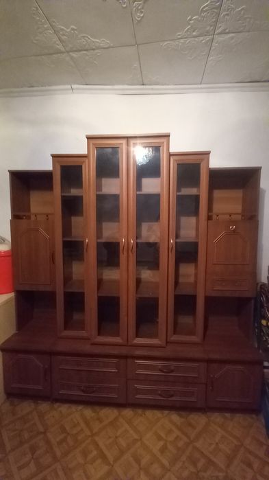 Продам шкаф горку для гостиной