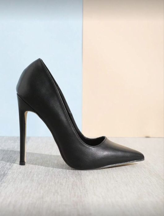 Дамски остри обувки с ток