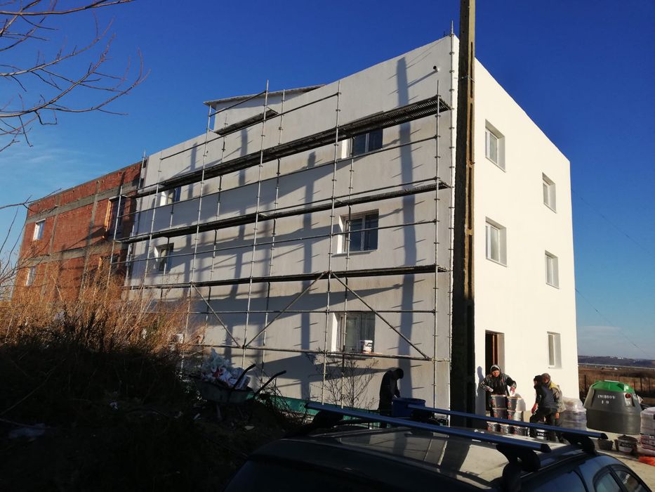 Cladire 3 nivele 1200 metri zona metro