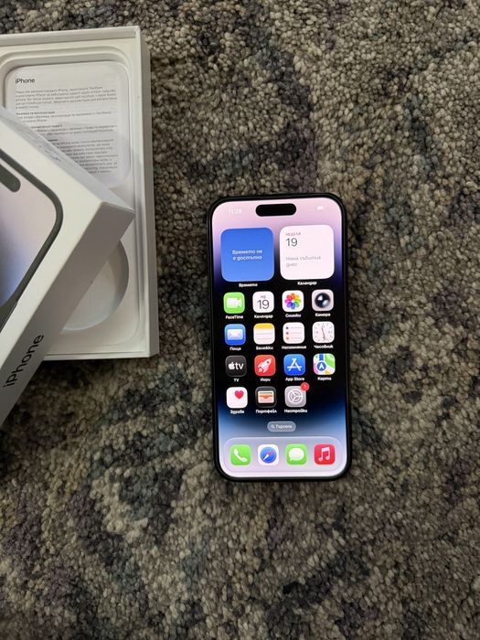 Продавам Iphone 14 pro с подаръци . 5 бр стъклени протектори и калъфи