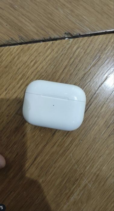 Продам оригинал кейс от Airpods 2