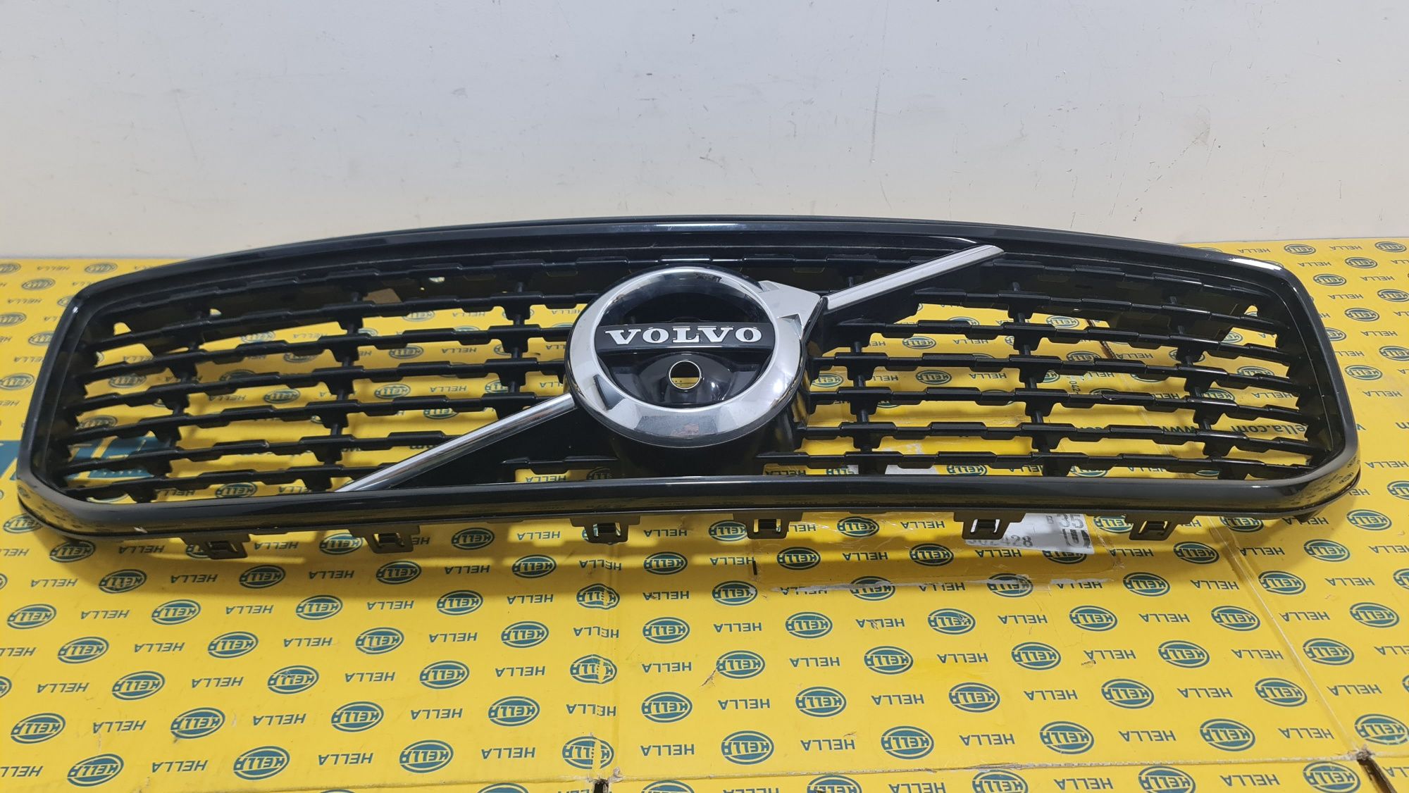 Grila masca radiator camera bara fata Volvo XC40 2018+ R design neagra