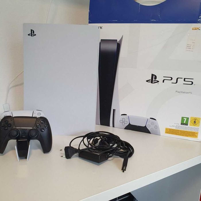 Playstation 5 cu 2 controale