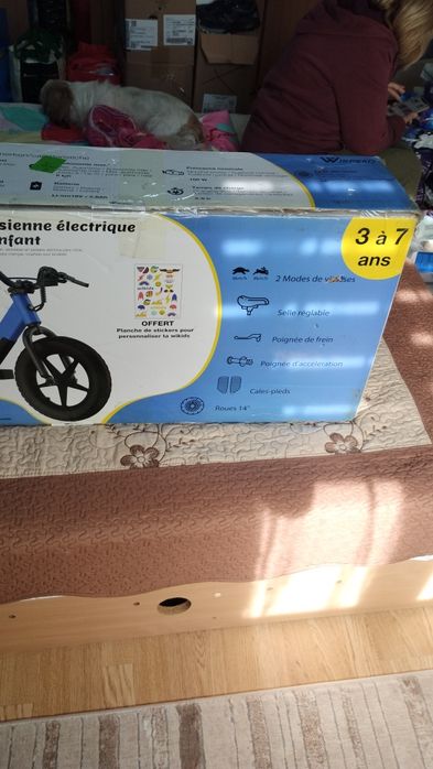 Vând bicicleta electrica copii
