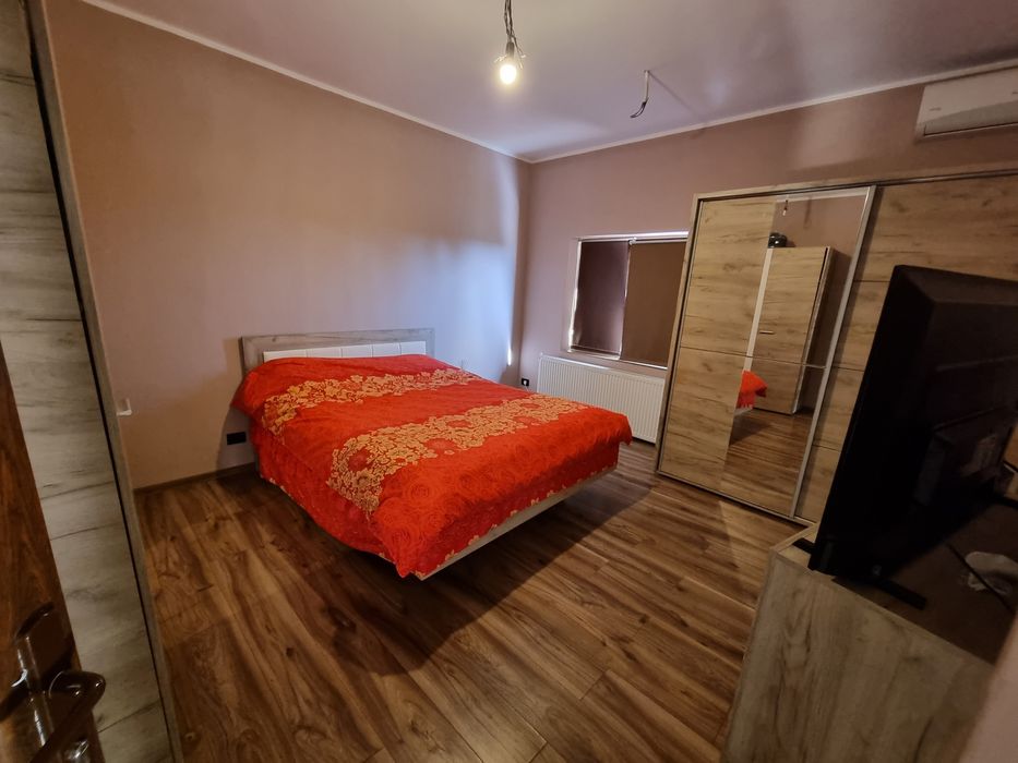 Vânzare 2 case complet utilate Moderne cu panouri solare si 3 AC Valu