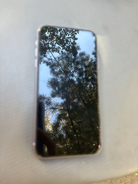 IPhone 11 - страхотно запазен