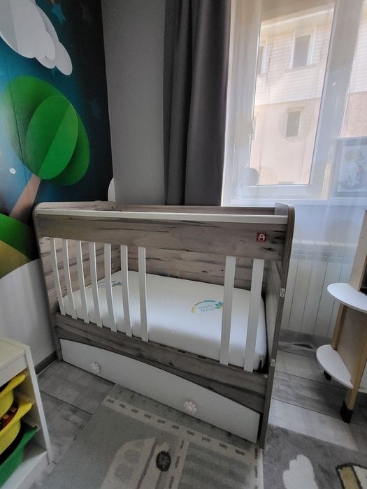 Детско дървено креватче с люлеещ механизъм + подарък Матрак