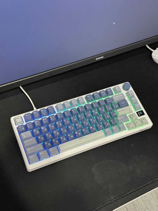 Royal Kludge M75 - Механическая клавиатура с ргб подсветкой и Роллером