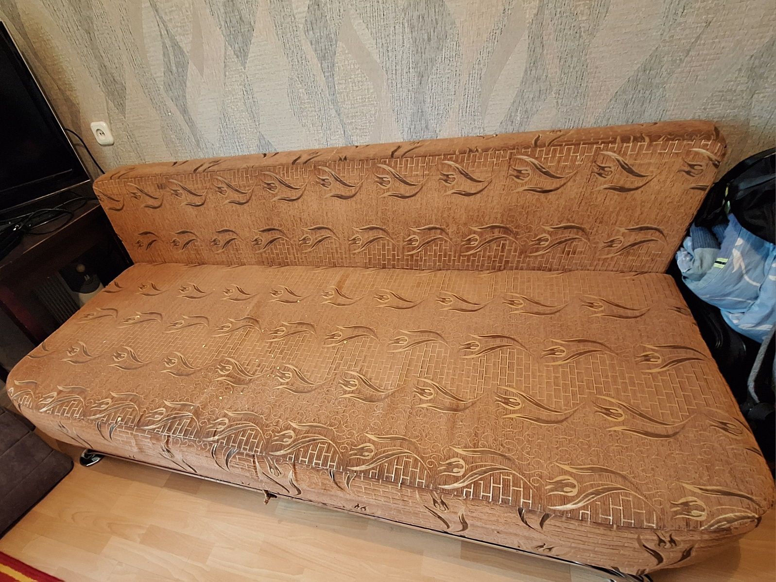 Продаётся диван в хорошем состоянии