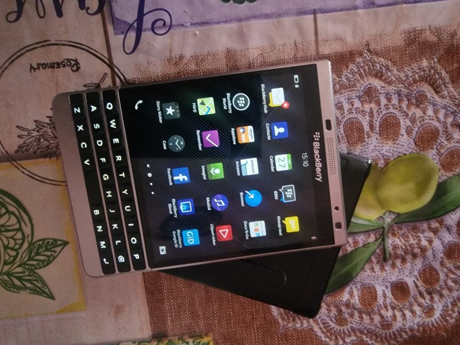 BlackBerry passport silver edition