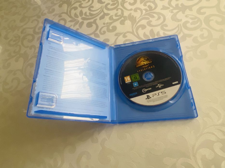 Продам диск пс 5 и артбук