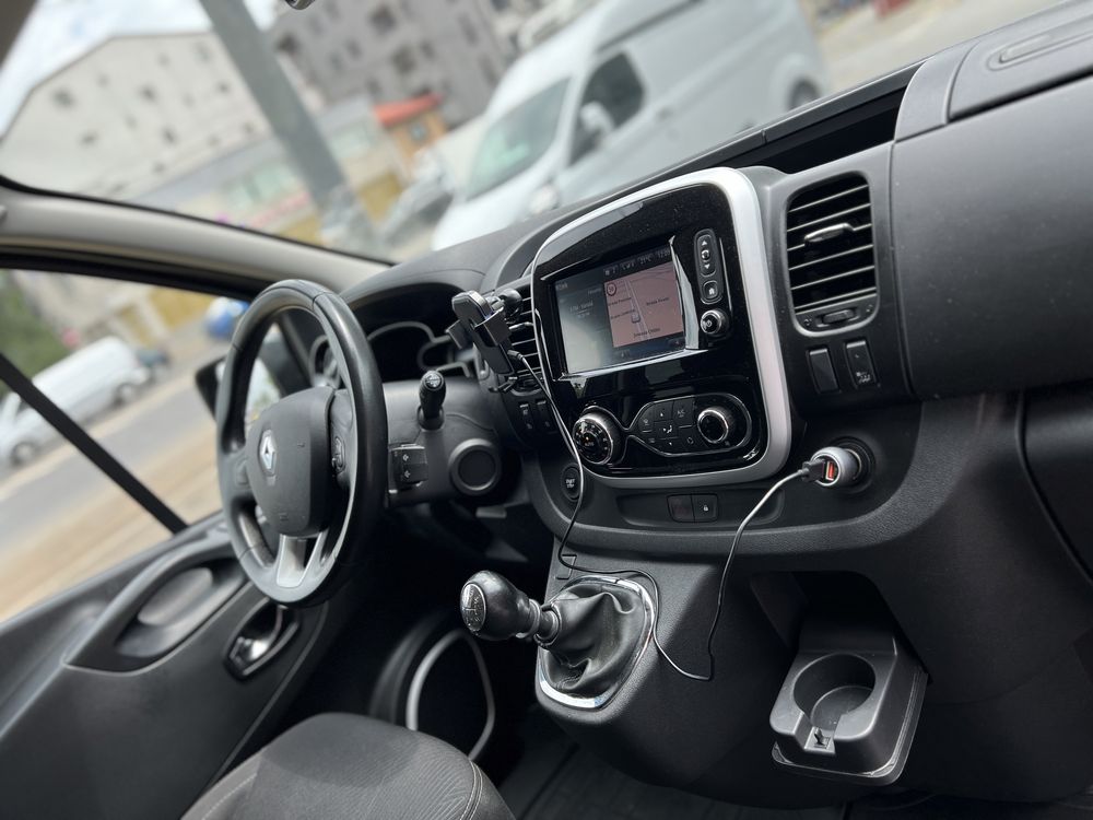 Y S M. FOR RENT  OFERIM SPRE INCHIRIERE Renault VIP  8+1 locuri  2019