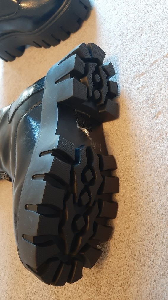 Vand ghete nr 37,noi, cu talpa platforma de 10 cm spate preț 130 lei
