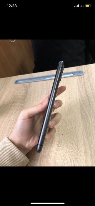 Vand iphone 11 baterie 75 cutie originala + incarcator