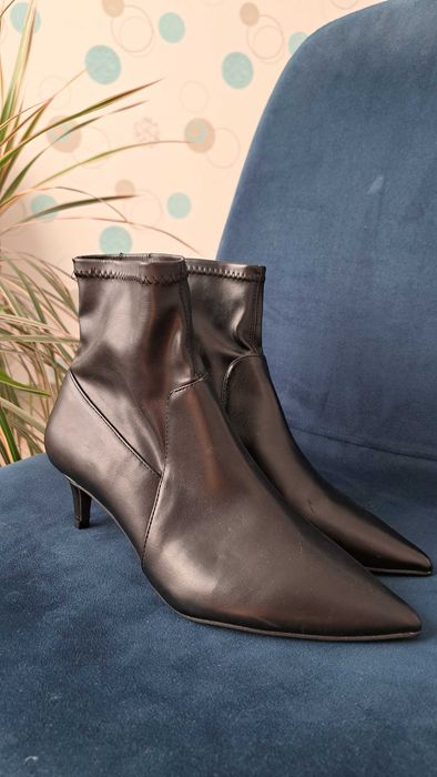 Ghetuțe Bershka noi marimea 37, nepurtate