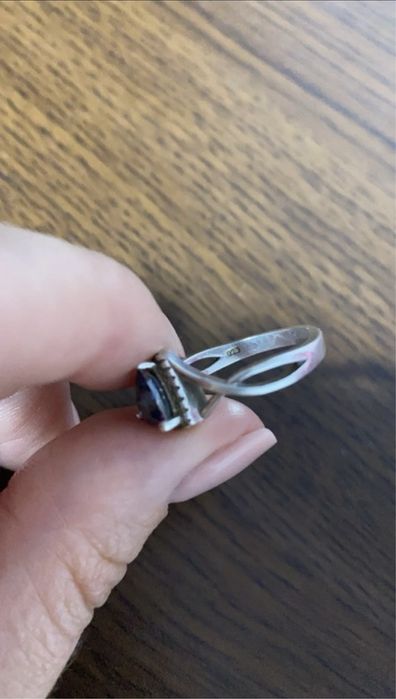 Inel de argint cu pietricică